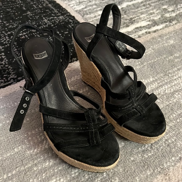 UGG strapped black wedge sandals size 8.5 - Picture 1 of 8